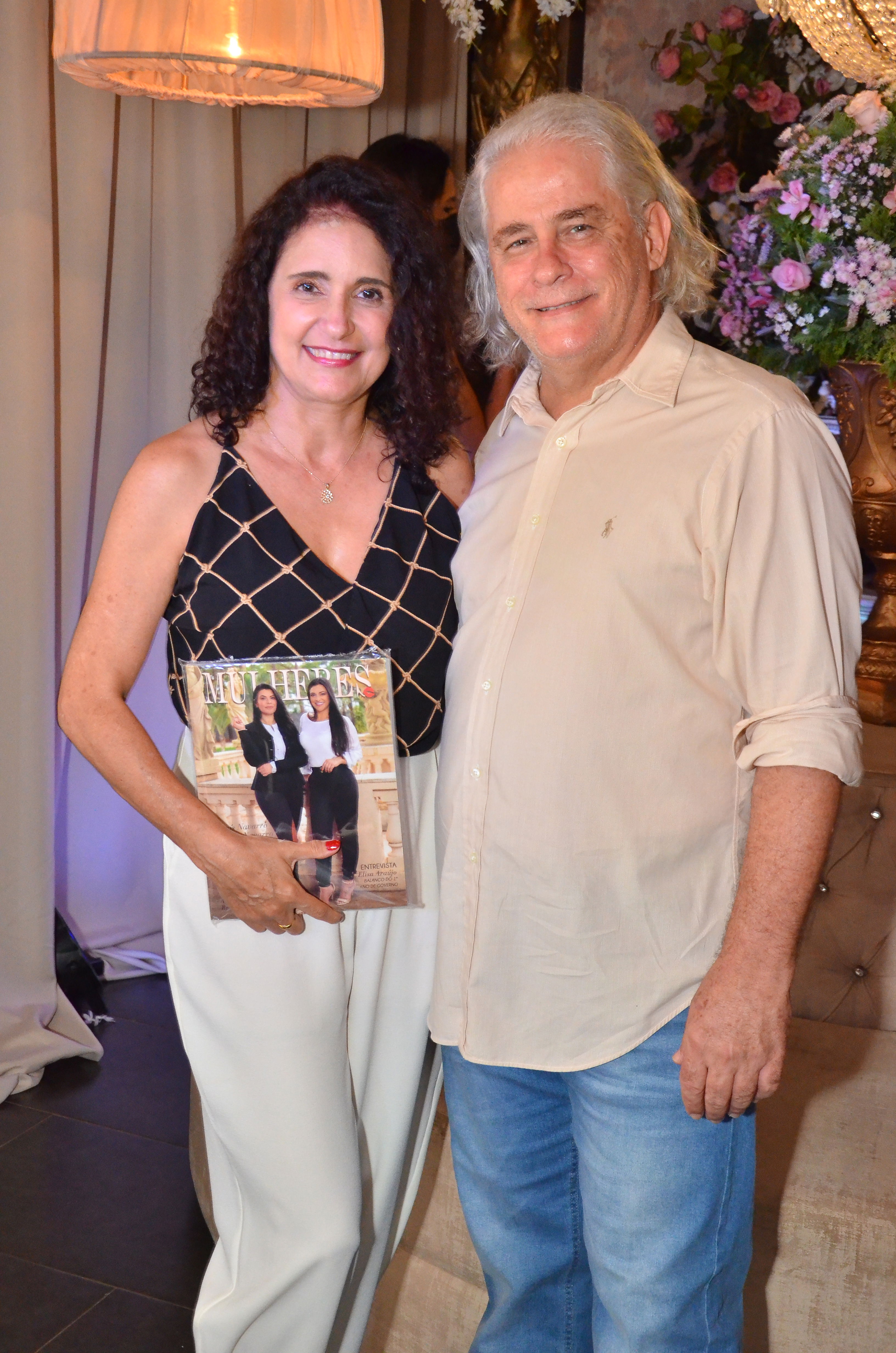 No lançamento da 24ª edição da revista Mulheres, os proprietários do Aquarius Day Spa – André Bartonelli e Ângela Martins.