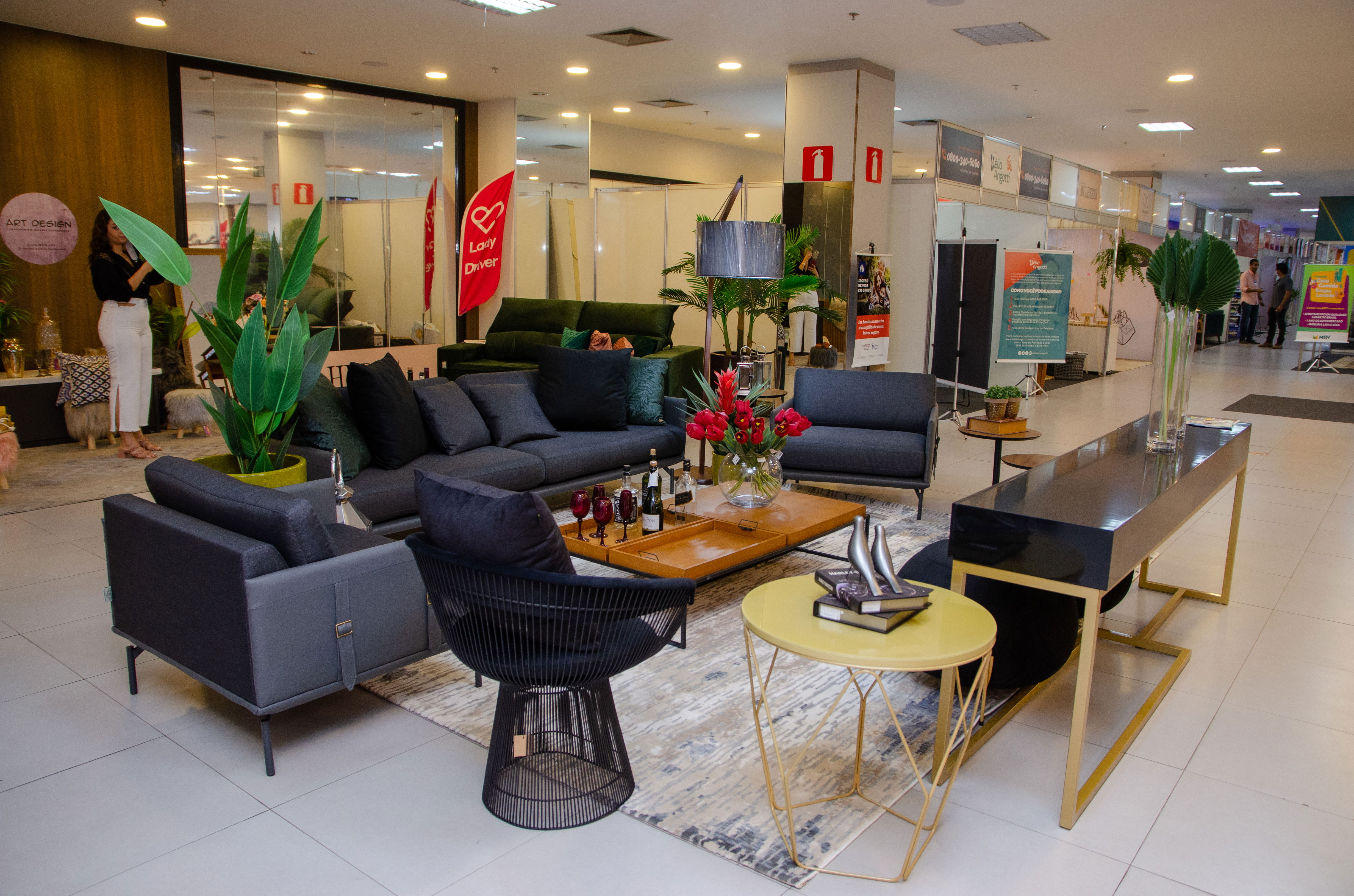 Móveis de alto padrão foram escolhidos a dedo para compor os ambientes. Design, excelência e exclusividade foram levados em conta para proporcionar estilo e elegância à ExpoCigra Fiemg/ Casa Shopping. Foto: Carol Borges 