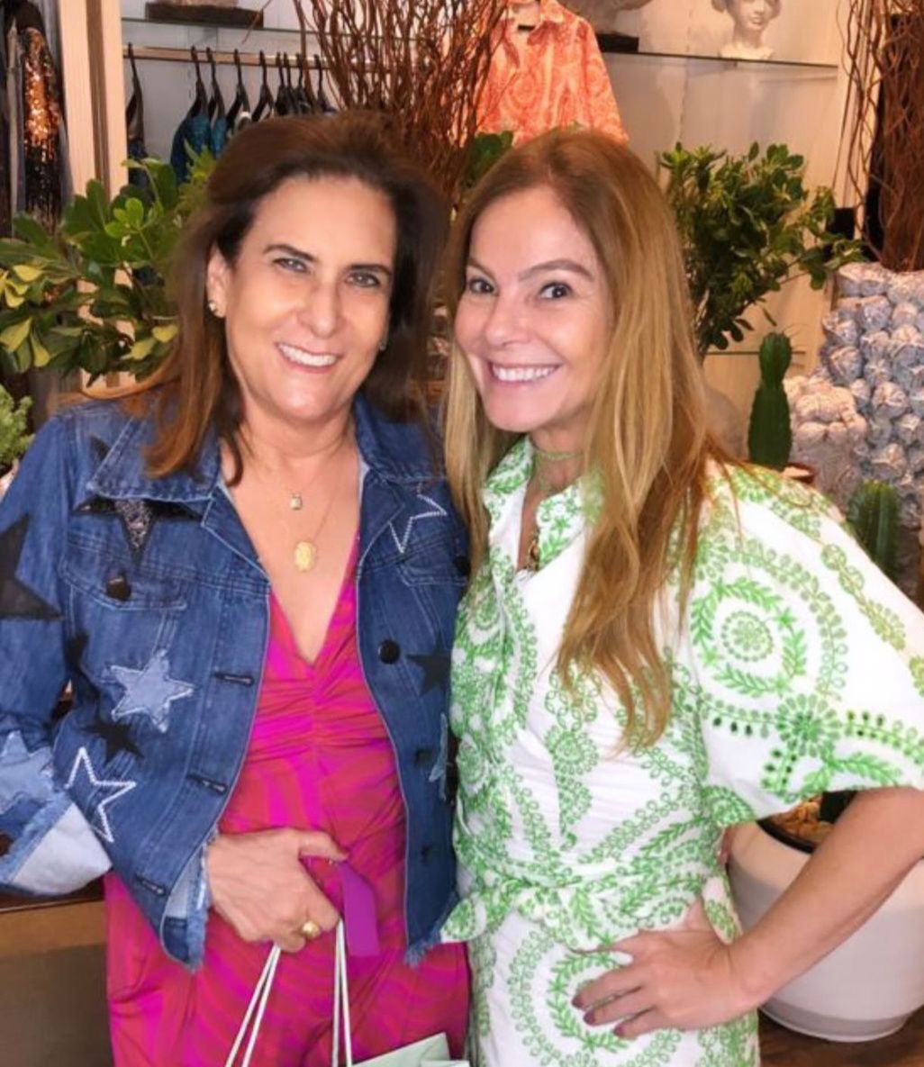 Luciana Cunha Castro com a anfitriã Monica Hial Abreu no Preview de Inverno da Empório Abreu. 