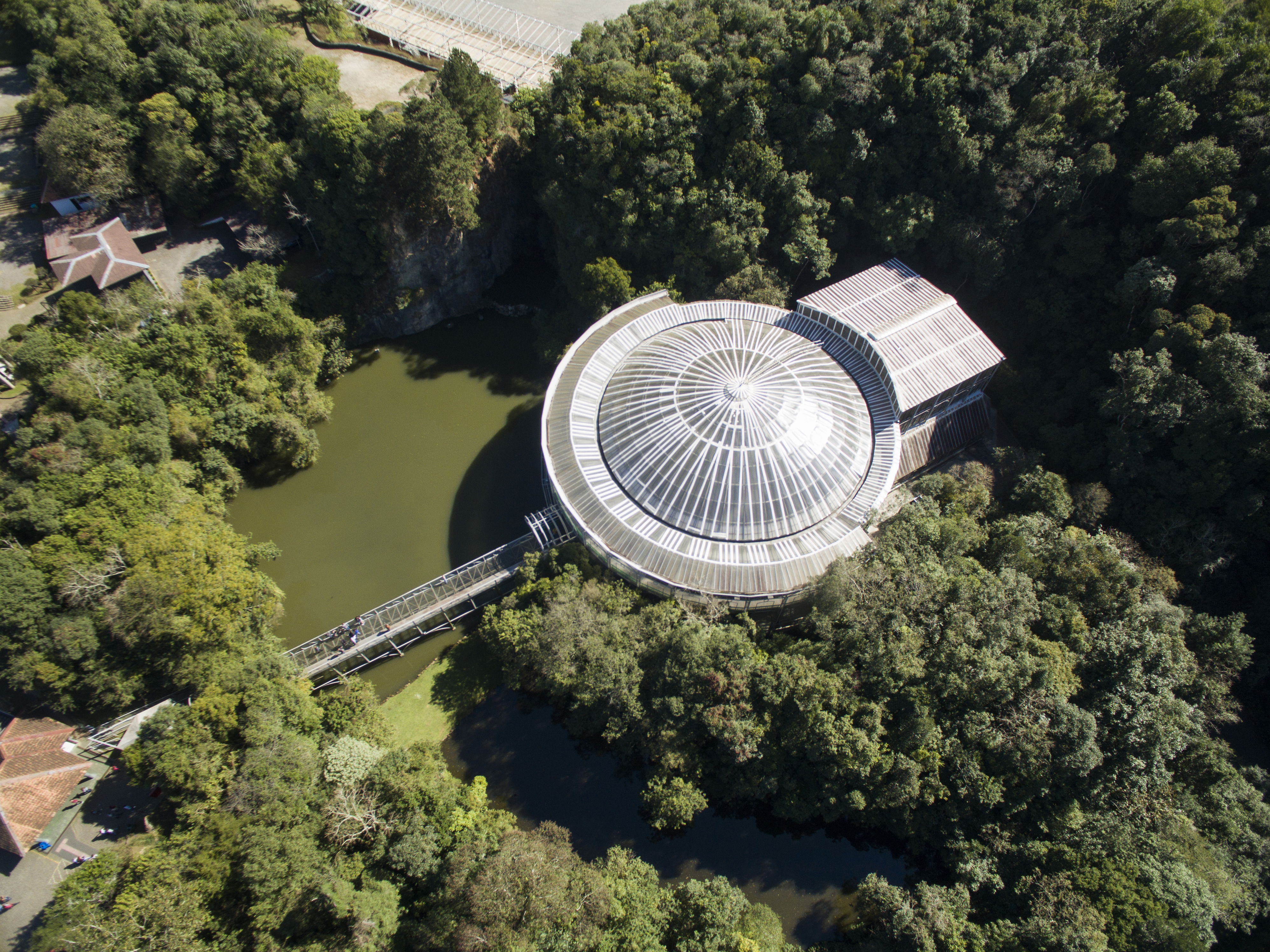 Ópera de Arame, ponto turístico tradicional em Curitiba/PR