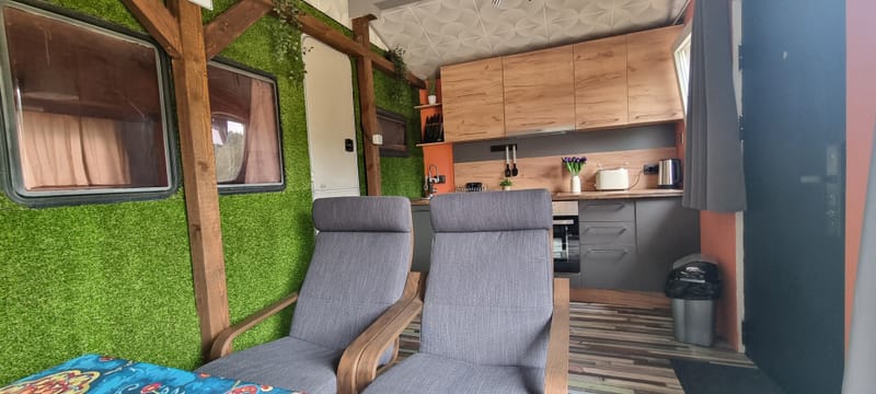 Caravan with bungalow