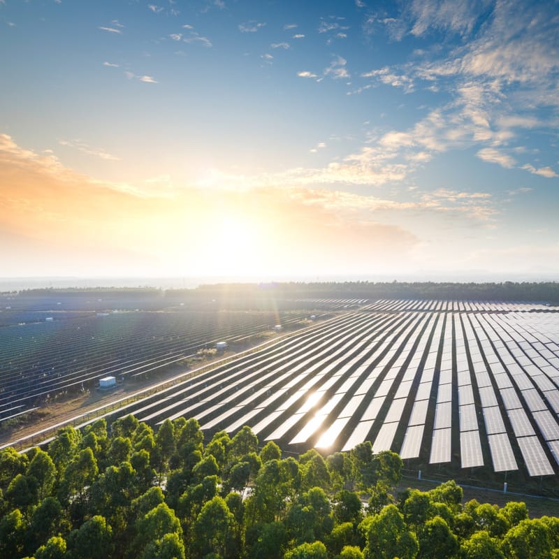 DESMENTIMOS MITOS COMUNES SOBRE LA ENERGÍA SOLAR