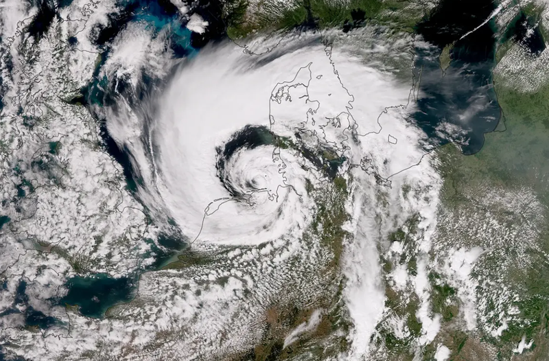 Tempête "Floris" en Ecosse et vague de chaleur en France.