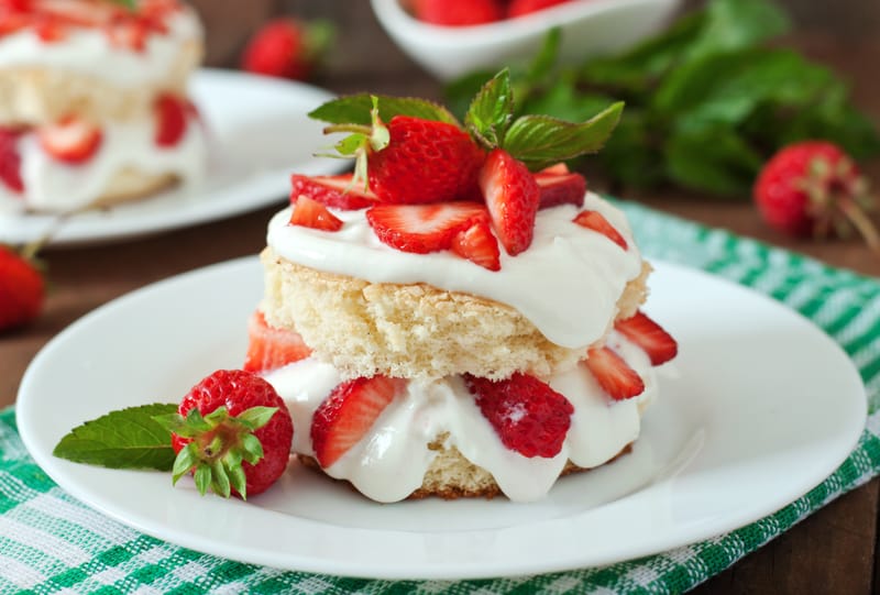 Fraisier et coulis de fruits