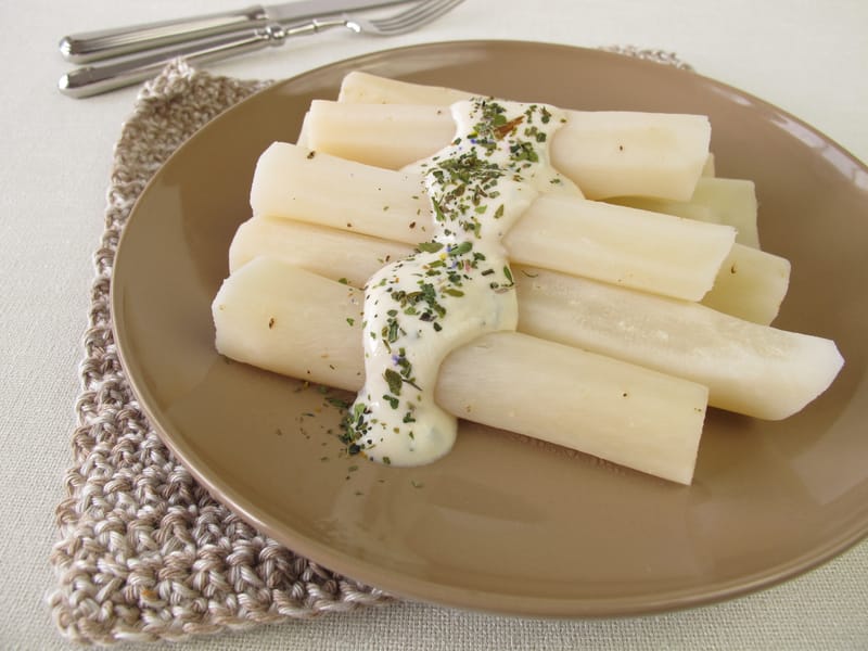 Asperges blanches d’Alsace (600gr brut), aux deux sauces (gribiche et mayonnaise)