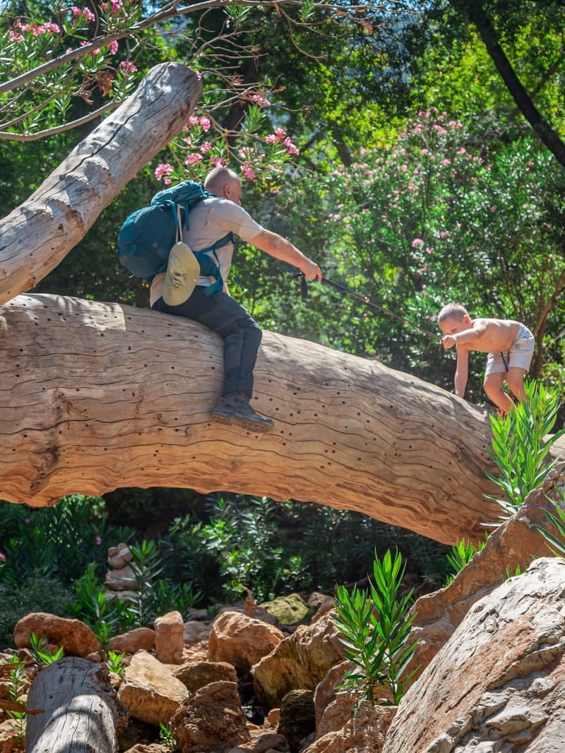 от Леопардовой пещеры до пещеры Радуга к  Нахаль Бецет и Сэрах.Протяжённость маршрута: 10-12 км.