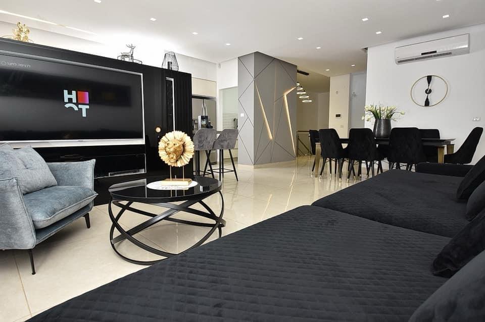 A rare opportunity to purchase a unique villa with a view of the Sea of Galilee!