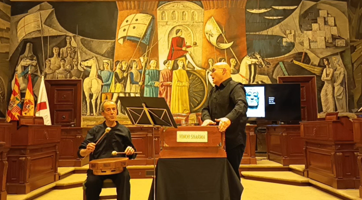 Actuación musical: Ara Mundi