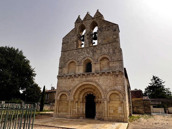 Amigos del Románico. Lalande-Pomerol Iglesia de saint-Jean (Foto: Alfonso Crespo)