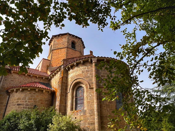 Amigos del Románico. Saint-Hilaire-la-Croix. Abadia (Foto Alfonso Crespo)