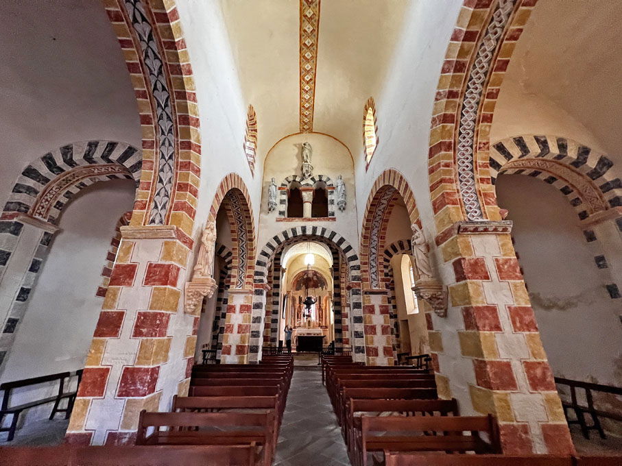 Amigos del Románico. Glaine-Montaigut Iglesia de Saint-Jean (Foto: Alfonso Crespo)