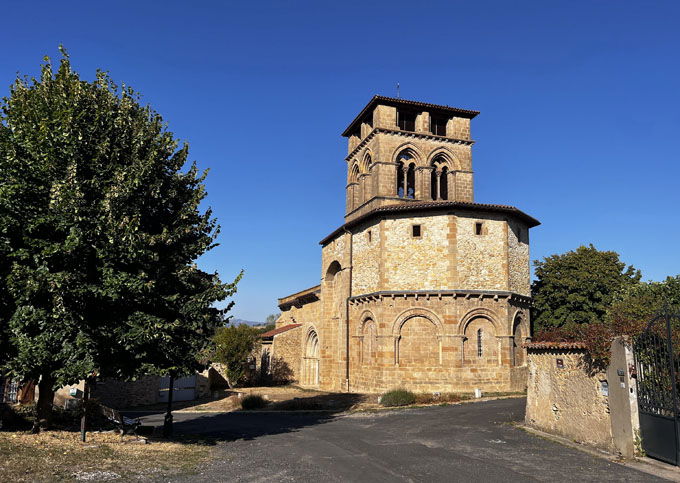 Amigos del Románico. Mailhat 63570. Notre-Dame Cabecera exterior (Foto: Rosa Gª Nieves)