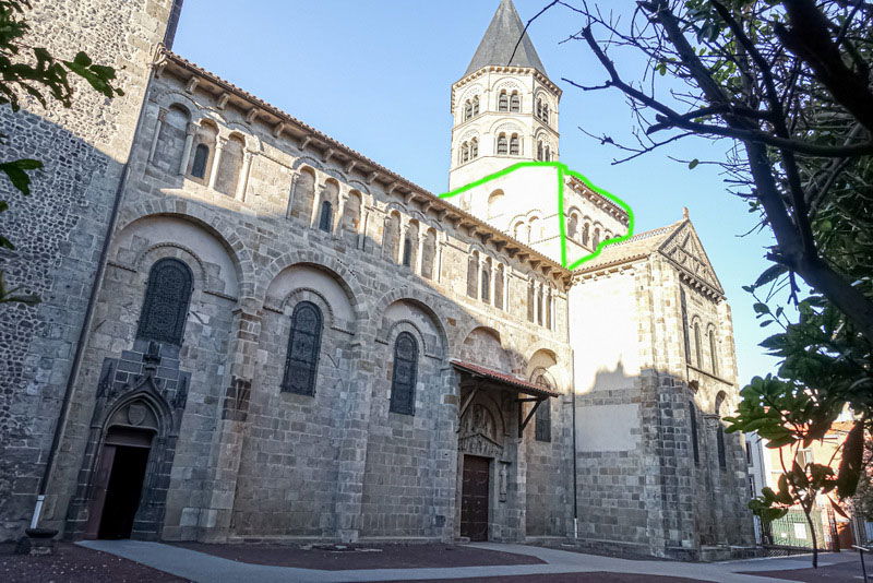 Amigos del Románico. Clermont-Ferrand. Notre-Dame-de-Port y Macizo Barlong sobre el crucero(Foto: Wikipedia)