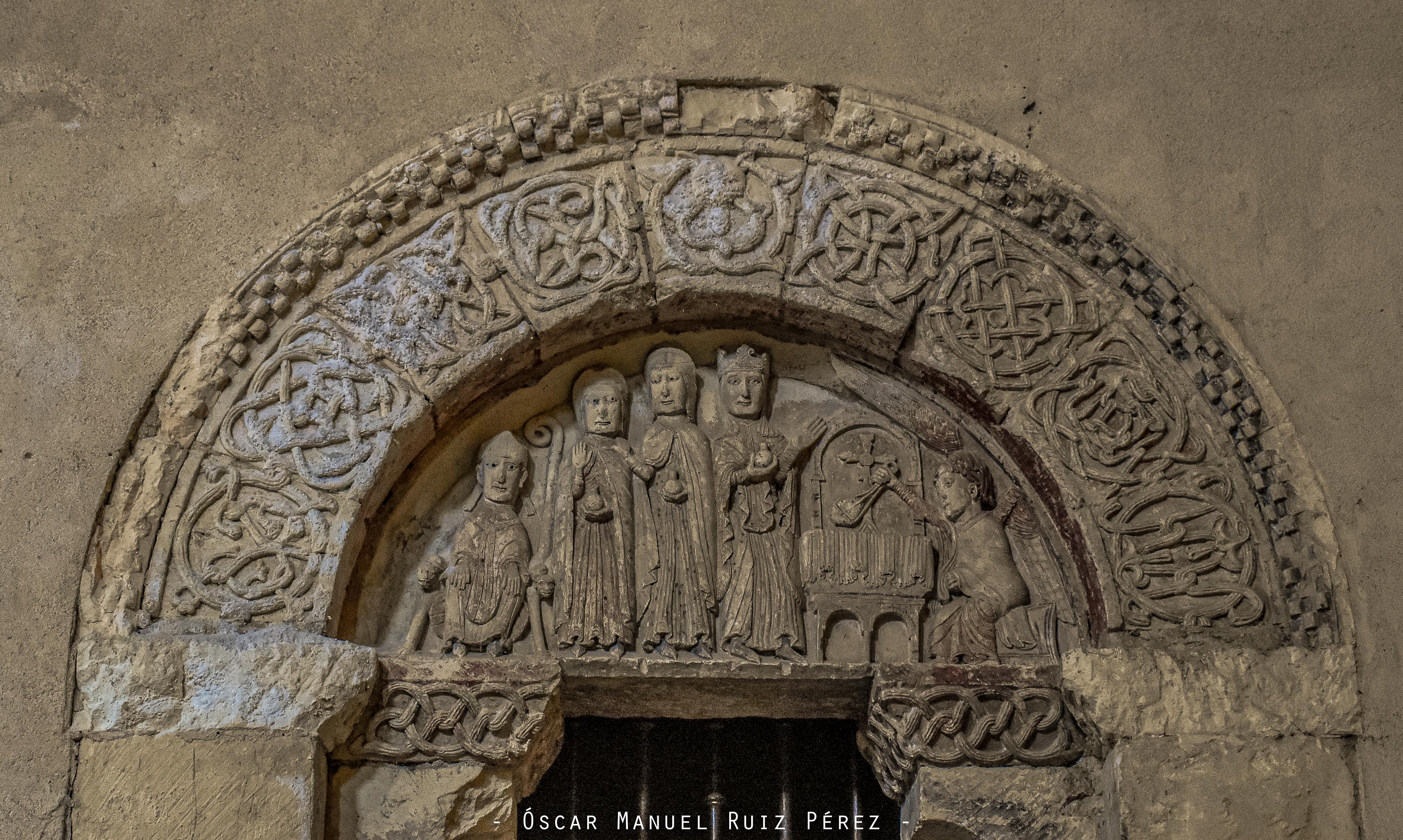 Tímpano en la Iglesia de los Santos Justo y Pastor de Segovia. Fotografía: Óscar M. Ruiz