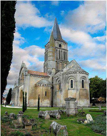 Iglesia de Saint-Pierre (Aulnay)