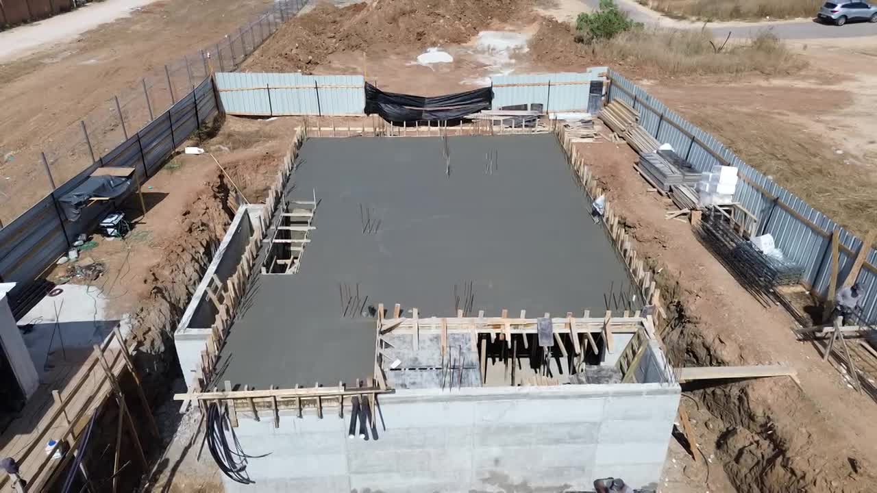 שלב יציקת רצפת קומת הקרקע