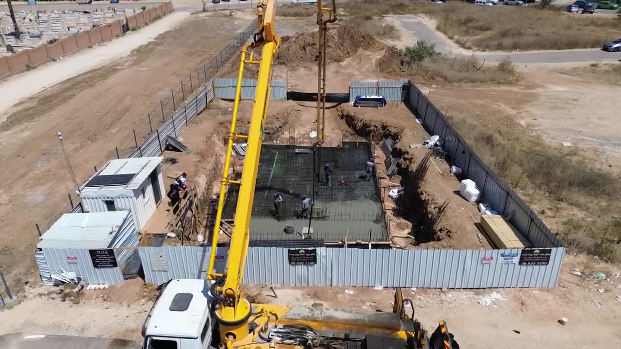 שלב יציקת רצפת המרתף