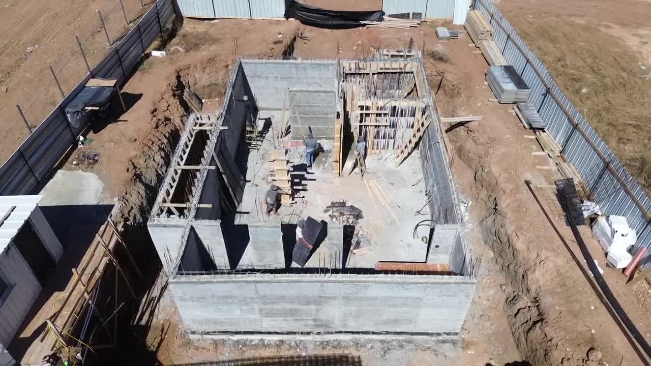 שלב בניית מעטפת המרתף