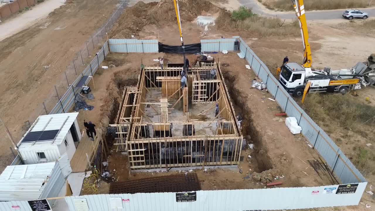 שלב בניית מעטפת המרתף