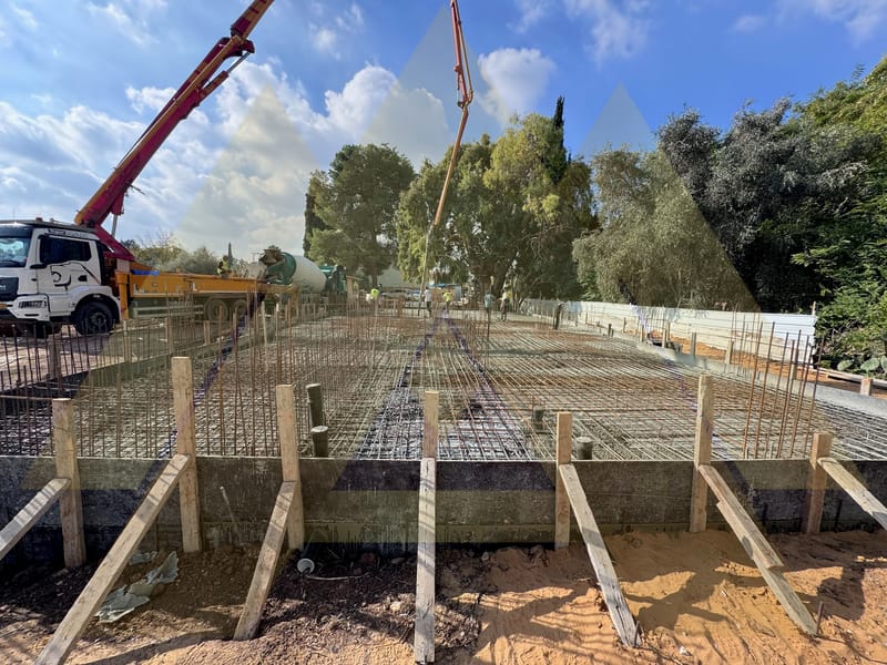 12/2024- יציקת רצפת קרקע 