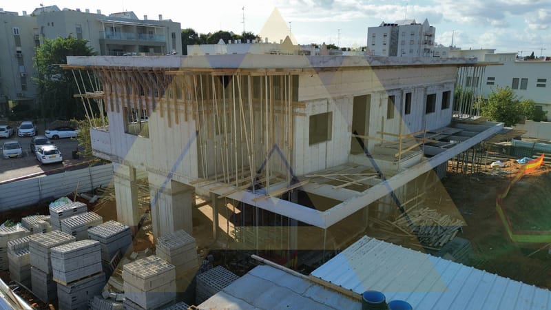 11/2024- שלב יציקת קומה א' + גג