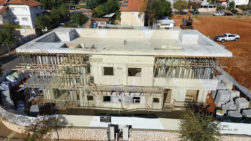 11/2024- שלב יציקת קומה א' + גג