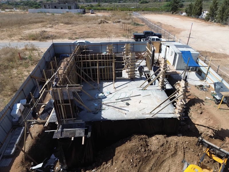 שלב בניית מעטפת קומת הקרקע