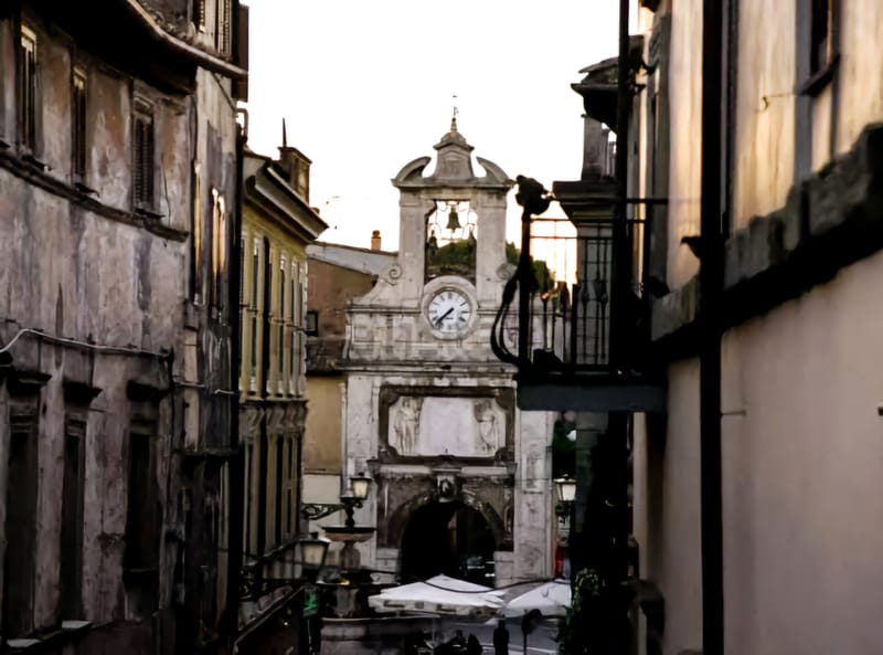 Magnificent penthouse duplex in the historic city. (Sutri Vt)