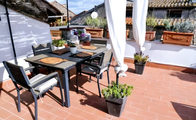 Magnificent penthouse duplex in the historic city. (Sutri Vt)