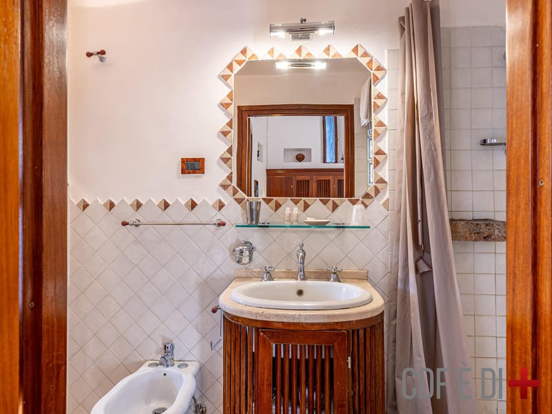 For lovers of the historical charm of small towns : (Viterbo area)