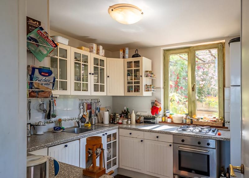 וילה מדהימה למכירה מול האגם בלאציו 