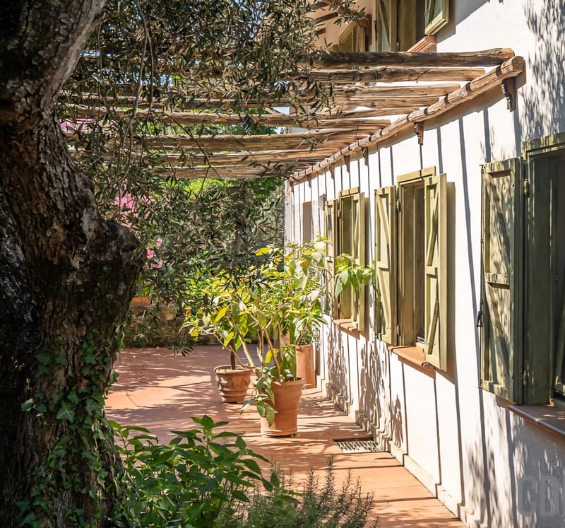 וילה מדהימה למכירה מול האגם בלאציו 