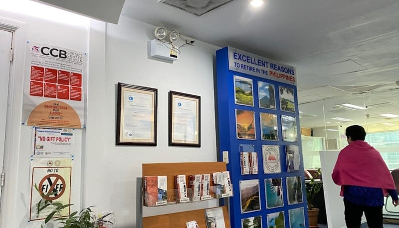 Does a Philippines marriage visa (13A) allow a foreign spouse to travel freely in and out of the country?
