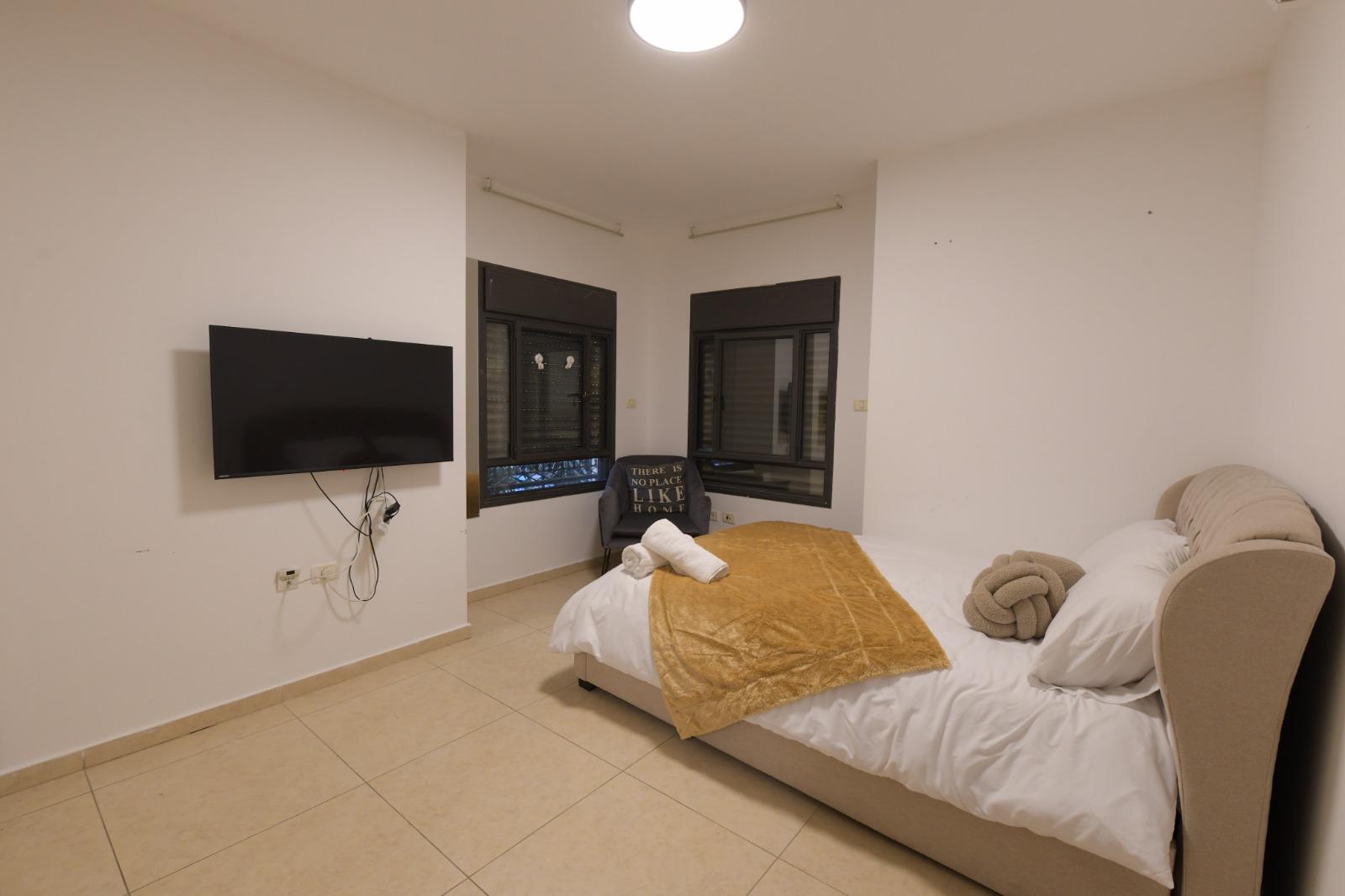 וילה ענקית מפנקת מותאמת למשפחות נמצאת בשכונת השחמון בפירות