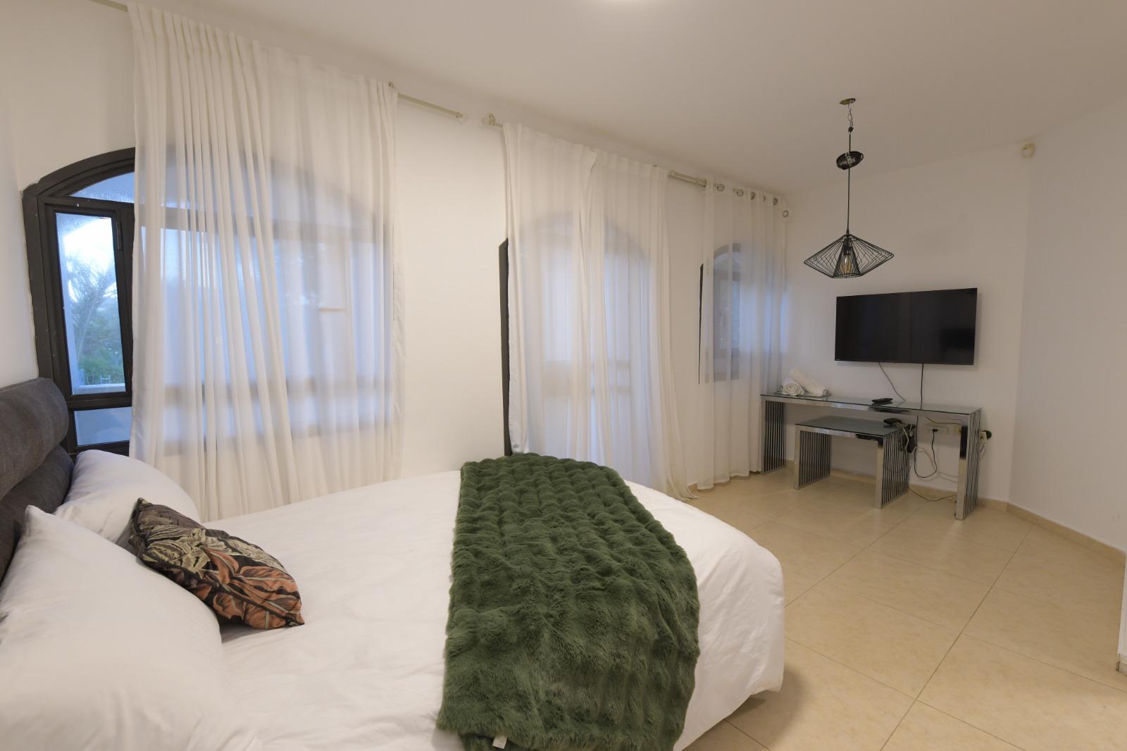 וילה ענקית מפנקת מותאמת למשפחות נמצאת בשכונת השחמון בפירות