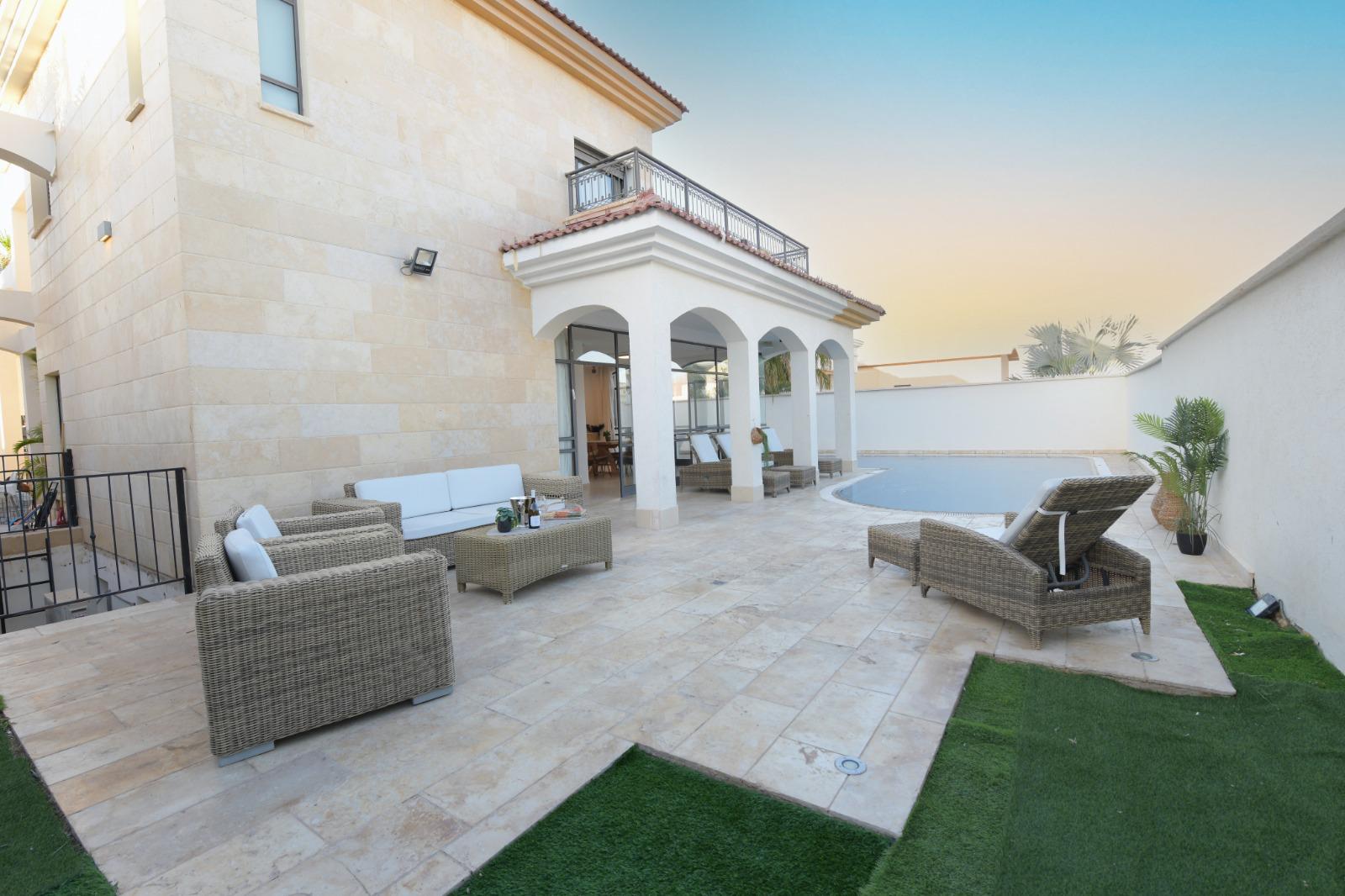 וילה ענקית מפנקת מותאמת למשפחות נמצאת בשכונת השחמון בפירות