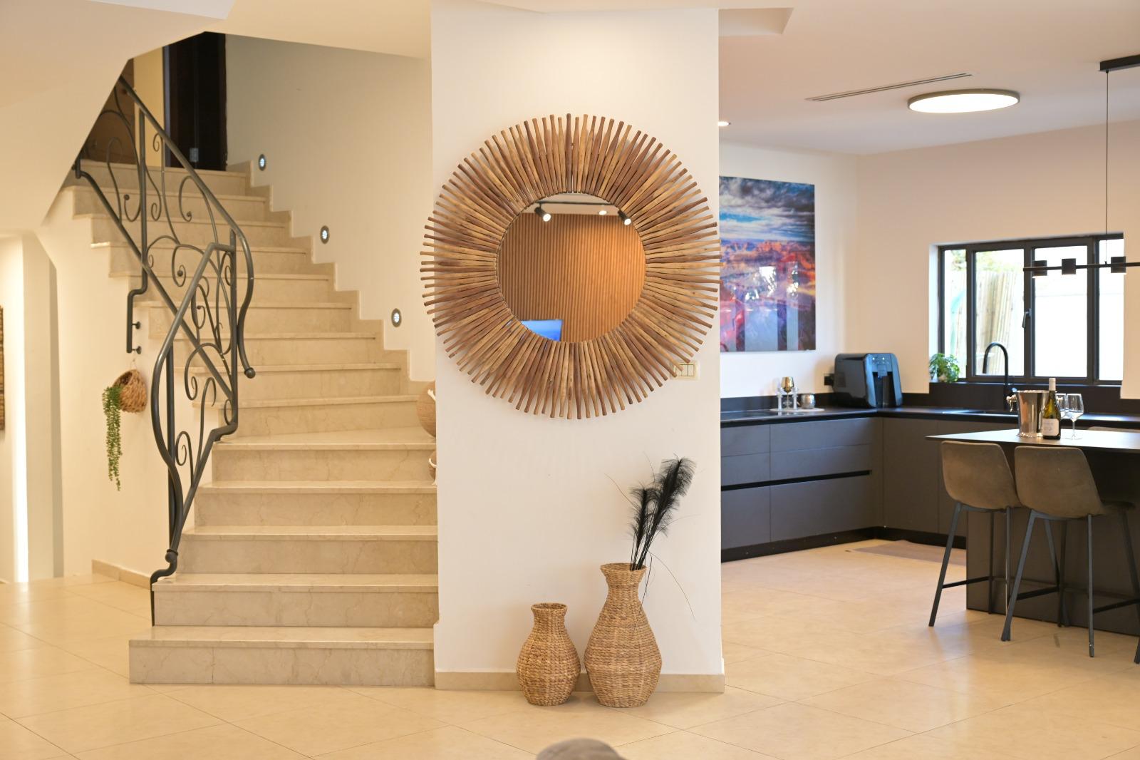 וילה ענקית מפנקת מותאמת למשפחות נמצאת בשכונת השחמון בפירות