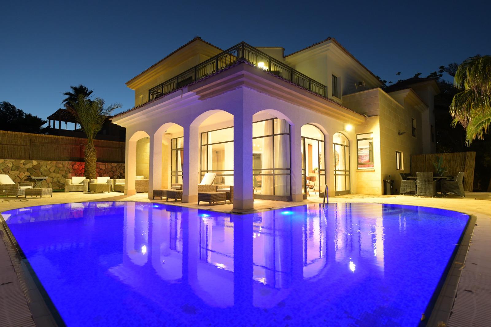 וילה ענקית מפנקת מותאמת למשפחות נמצאת בשכונת השחמון בפירות