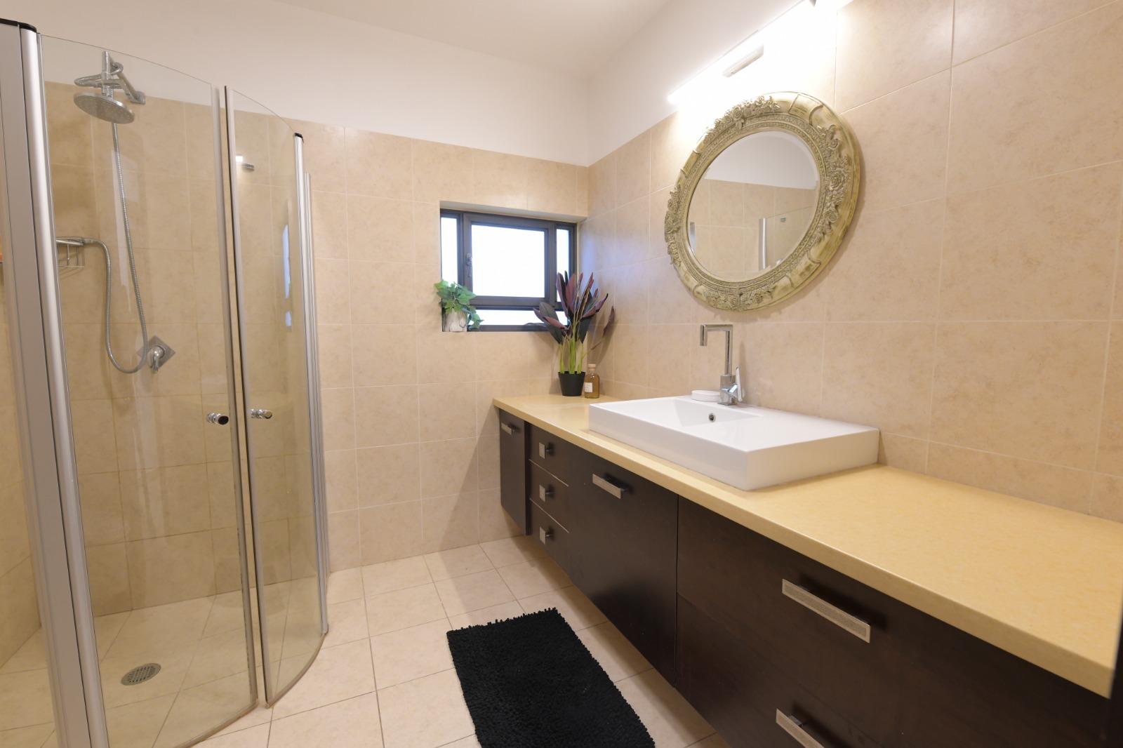 וילה ענקית מפנקת מותאמת למשפחות נמצאת בשכונת השחמון בפירות