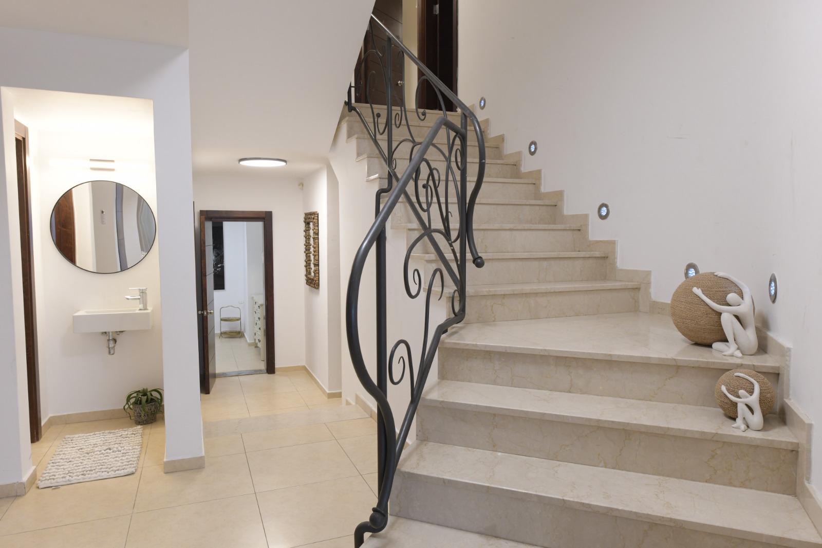 וילה ענקית מפנקת מותאמת למשפחות נמצאת בשכונת השחמון בפירות