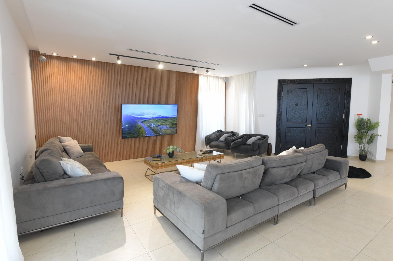 וילה ענקית מפנקת מותאמת למשפחות נמצאת בשכונת השחמון בפירות