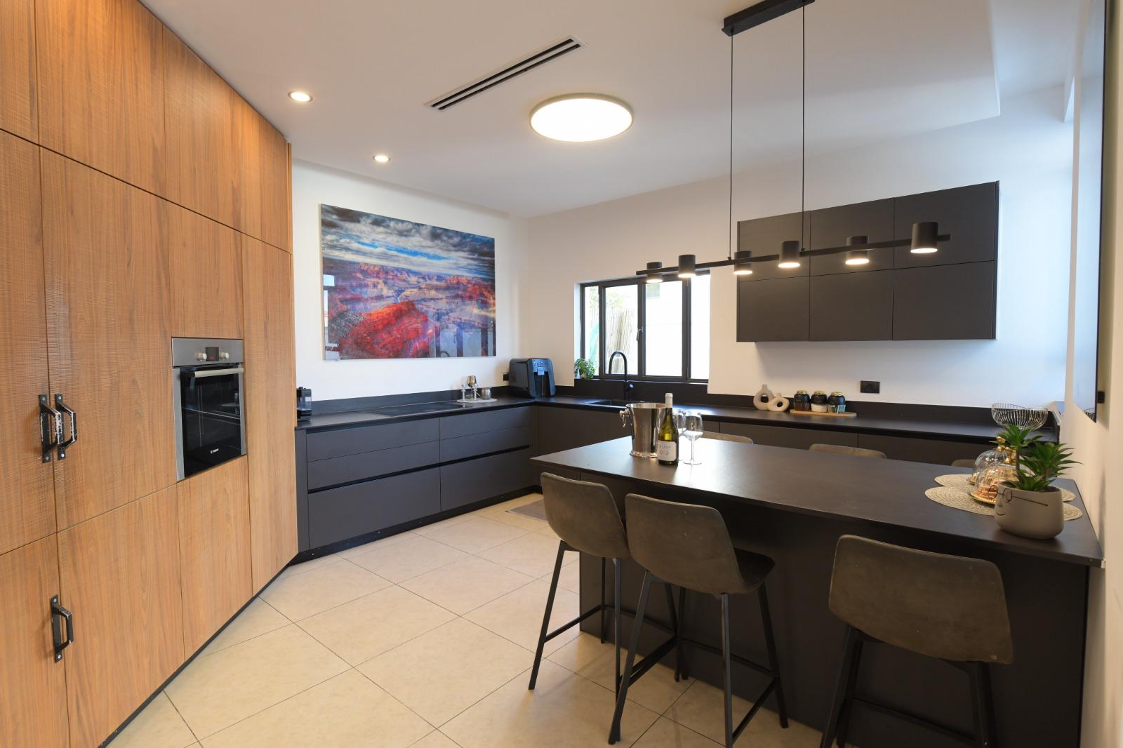 וילה ענקית מפנקת מותאמת למשפחות נמצאת בשכונת השחמון בפירות