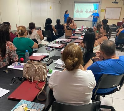 PROFESSORES DE LIBRAS (SURDOS)