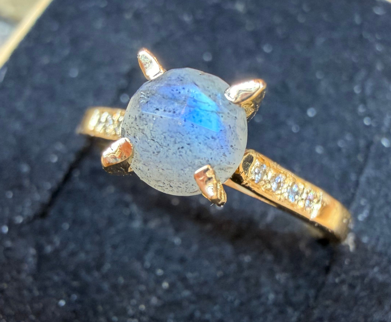 Bague de Fiançailles Unique dans la Drôme : Pourquoi Choisir une Création Sur Mesure par Raphaël, Artisan Bijoutier Joaillier