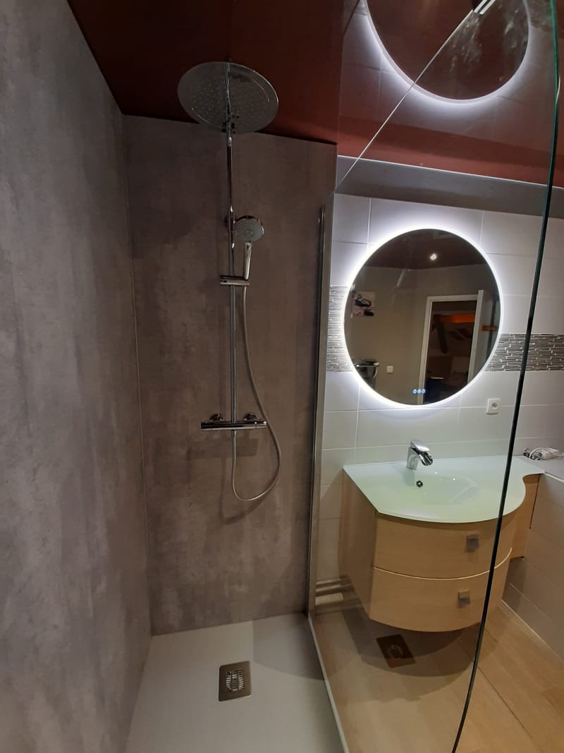 Salle de bain gris béton