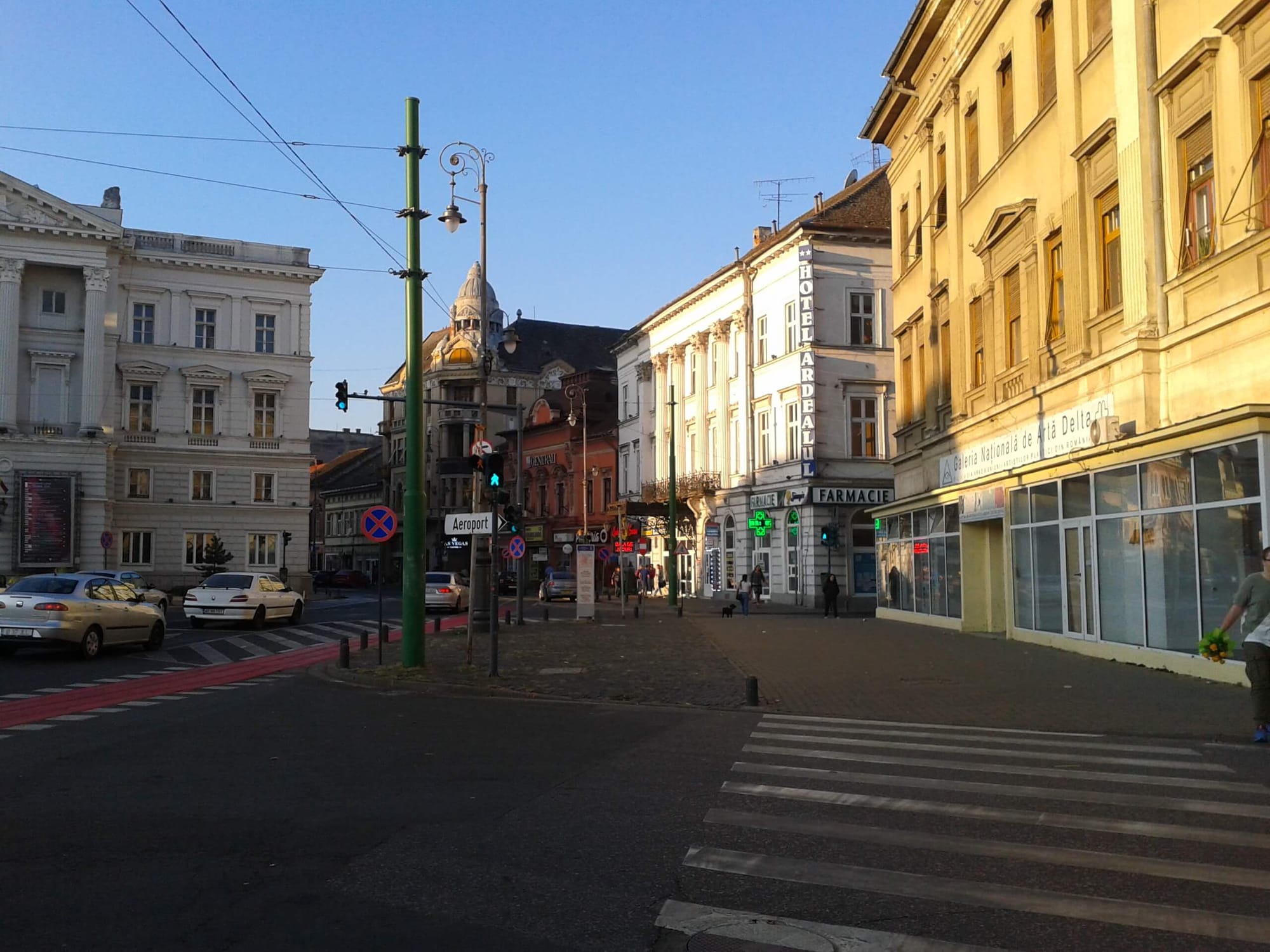 Teatrul National Arad langa Palatul Bohus