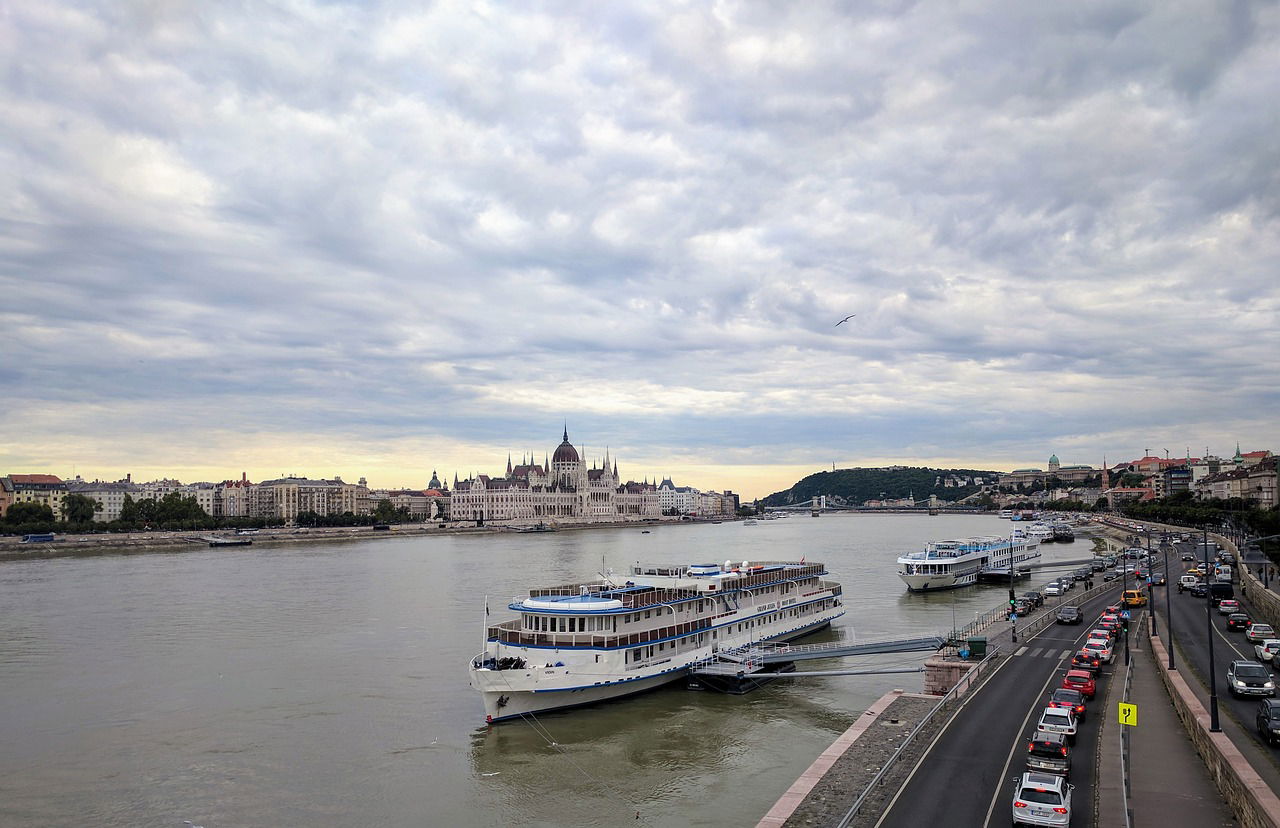 Városnéző hajókirándulás a Dunán Budapesten