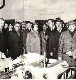 Ceausescu in vizita la fabrica de strunguri din Arad