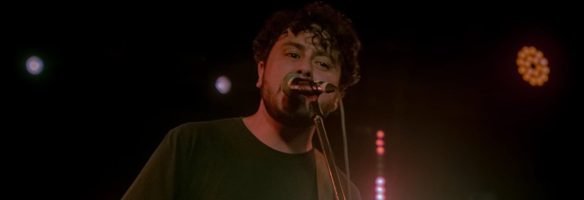 Canseco nos regresó a la adolescencia con emotivo concierto