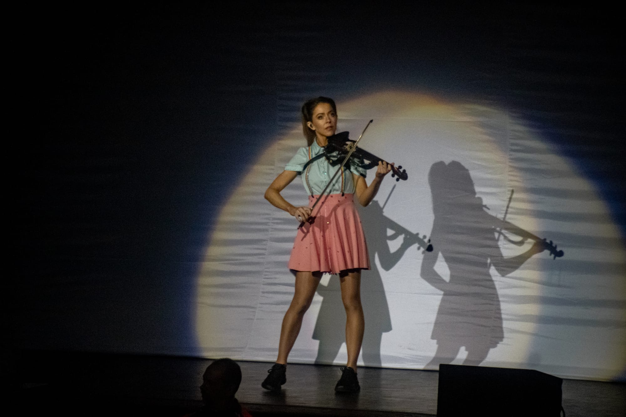 Ofrece Lindsey Stirling noche mágica para sus fanáticos en Guadalajara